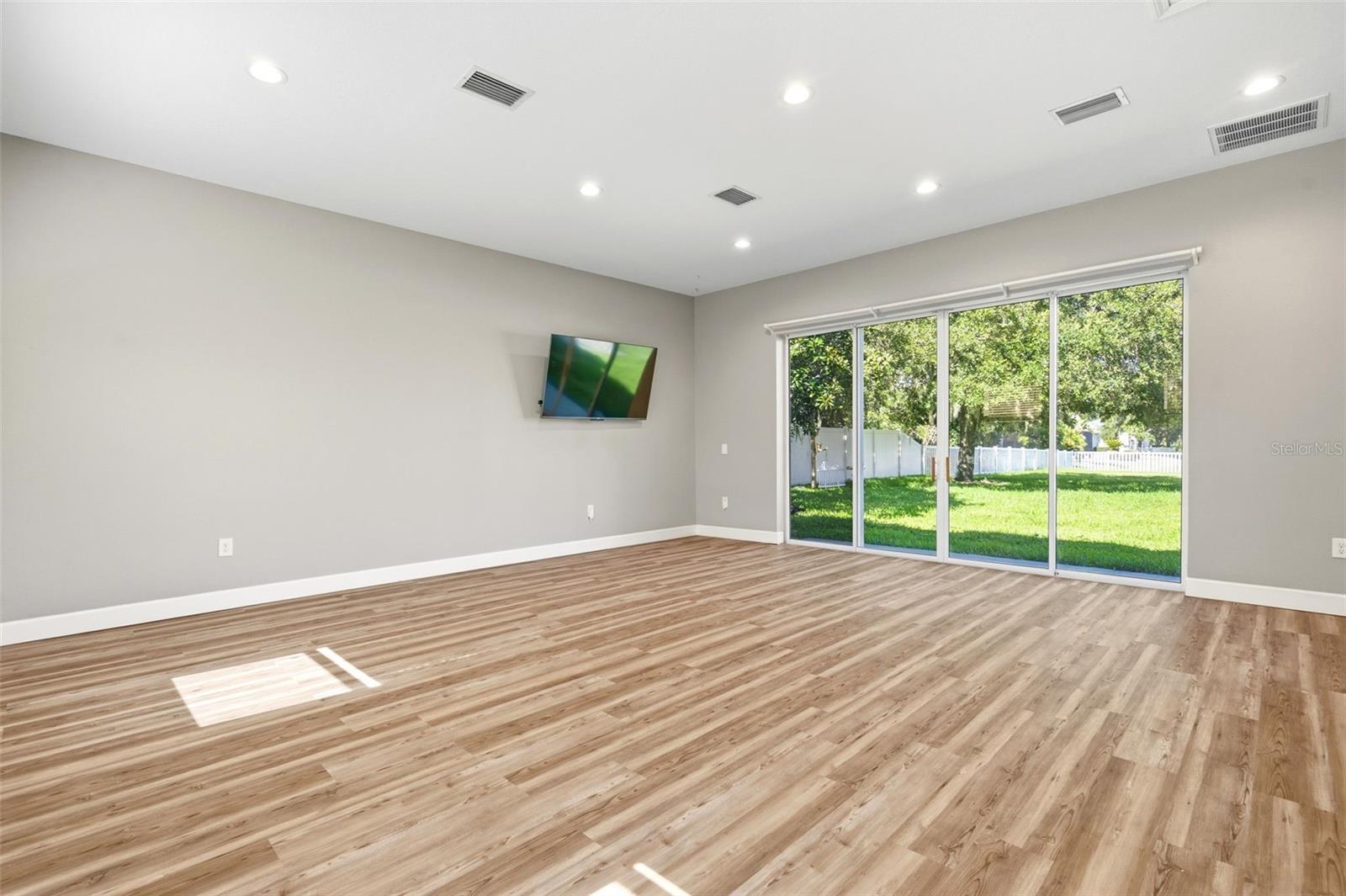 LAKE TALIA PH 01 - Residential