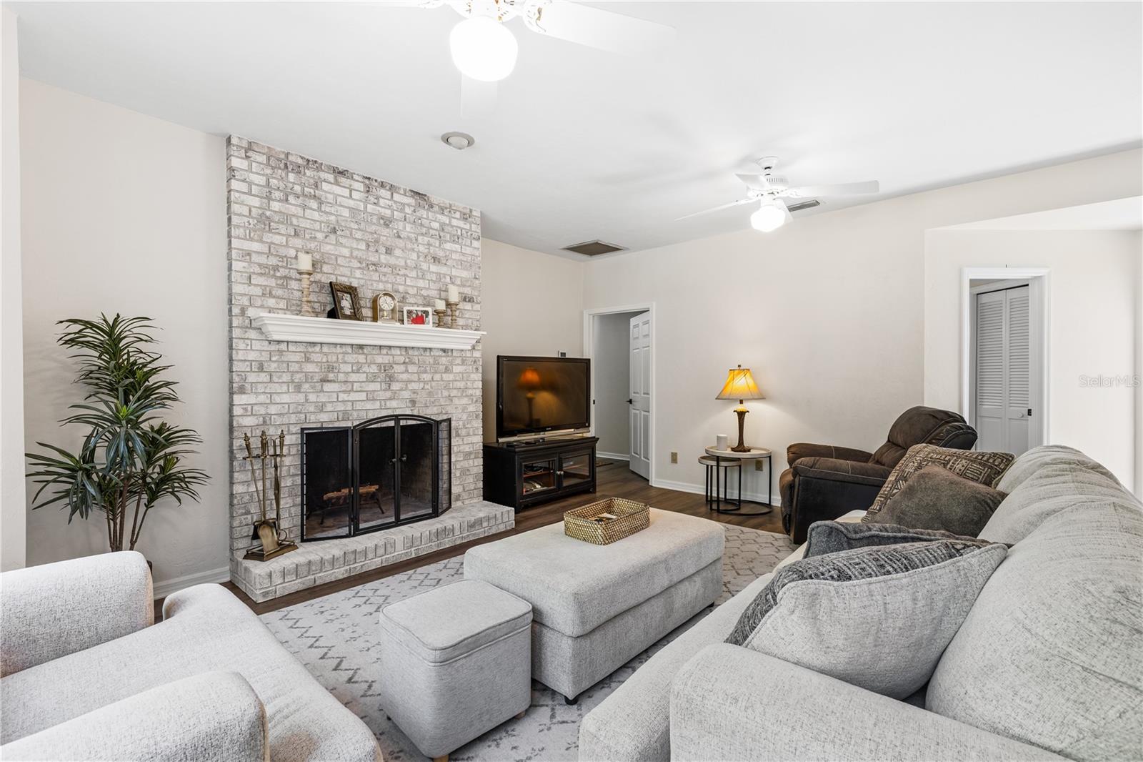 HAYES GLEN - Residential