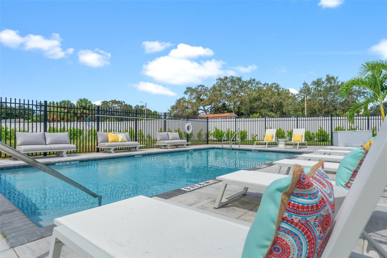 LATITUDES IN THE PARK TWNHMS - Residential