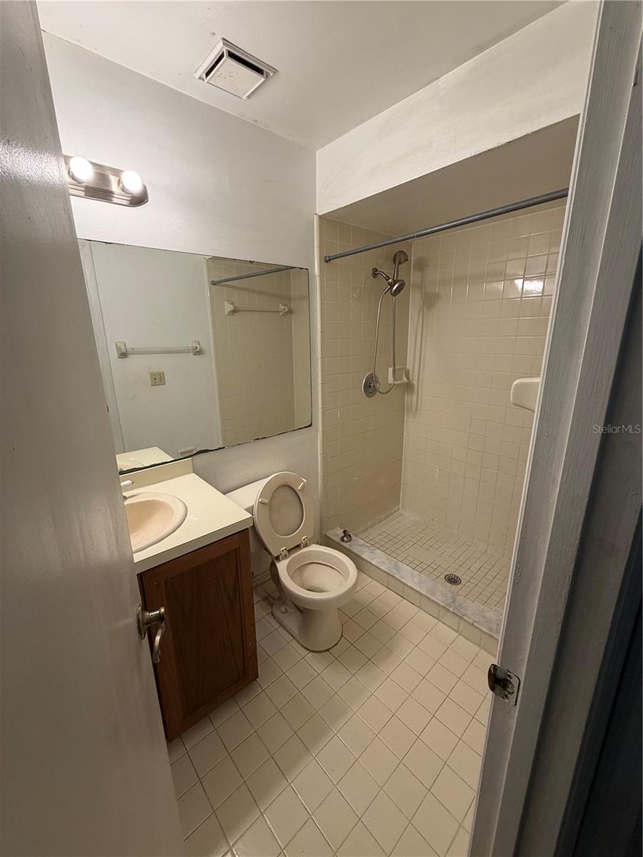 BVL LAKEPOINTE TWNHMS - Residential Lease