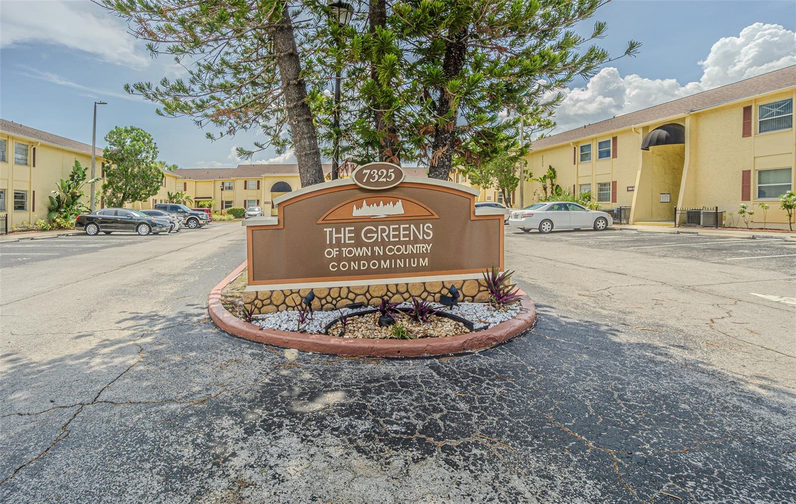 THE GREENS OF TOWN COUNTRY - Residential