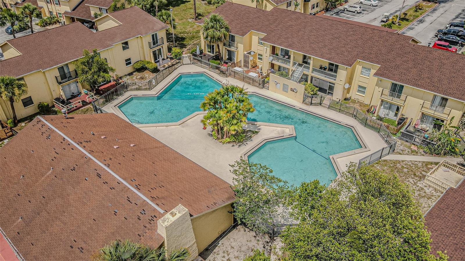 THE GREENS OF TOWN COUNTRY - Residential