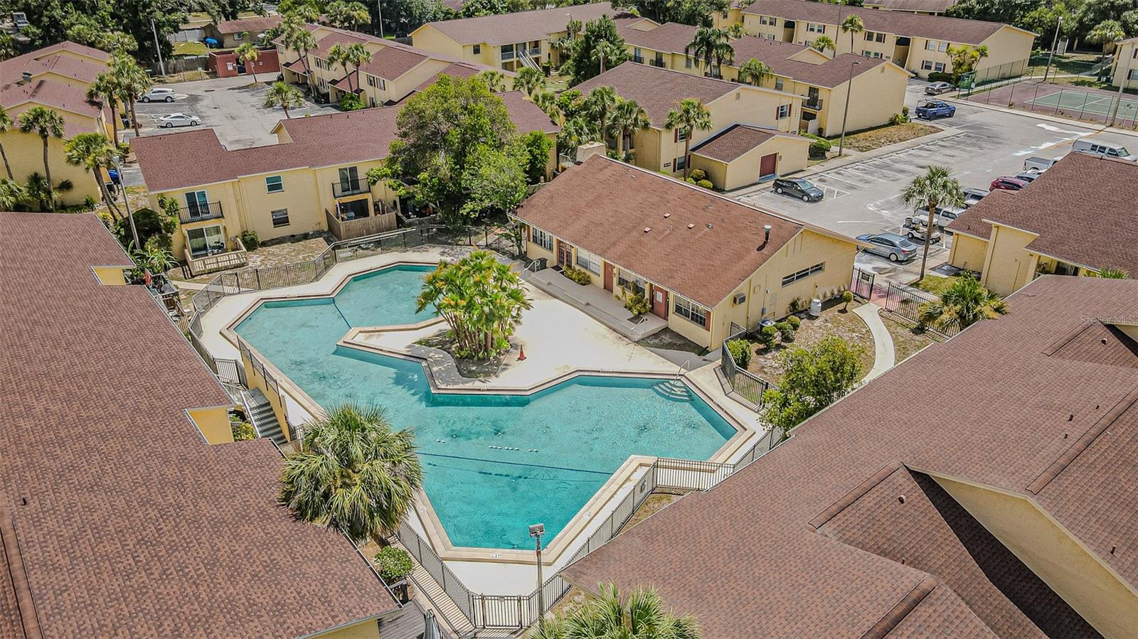 THE GREENS OF TOWN COUNTRY - Residential