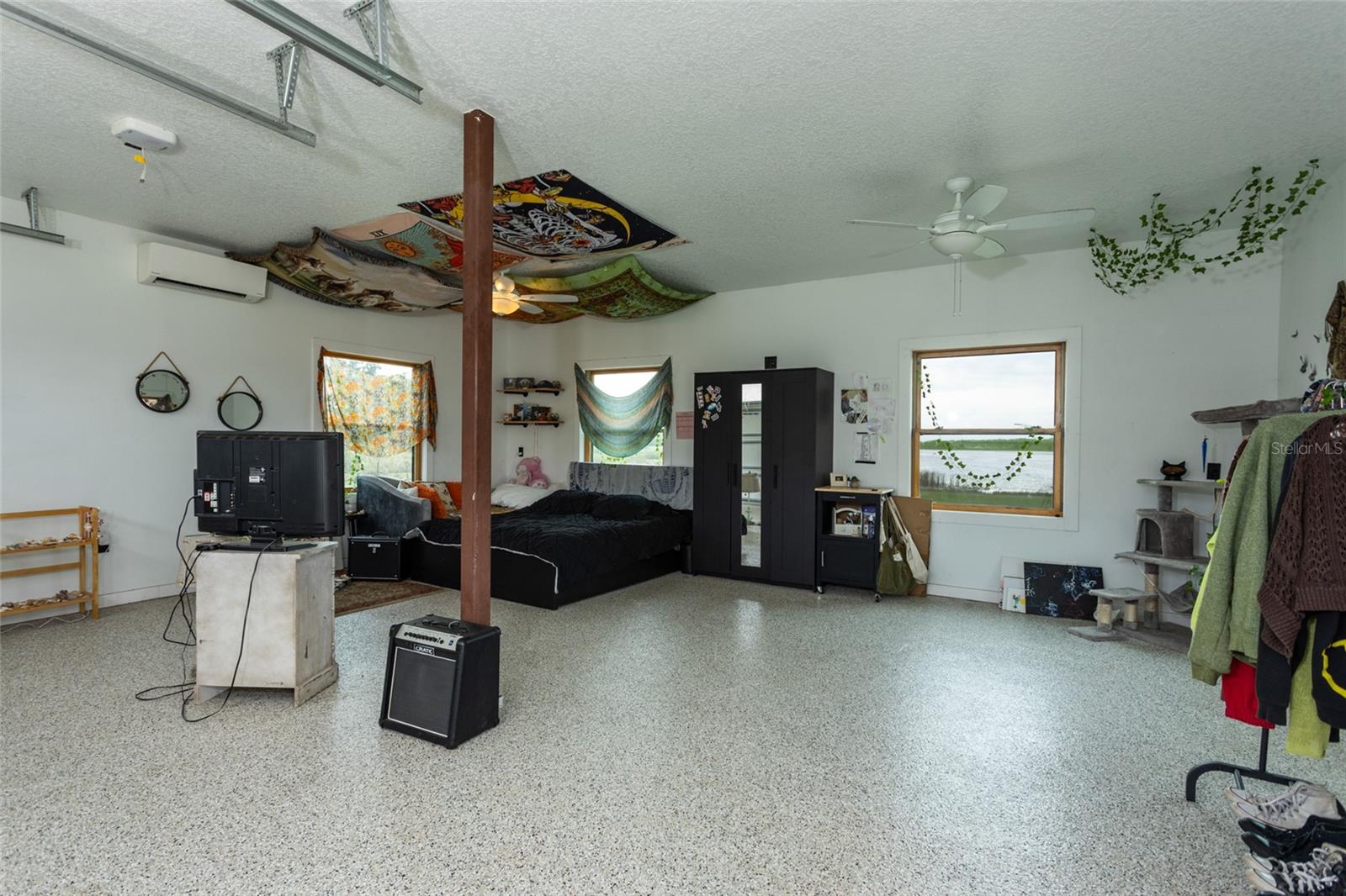 1170 - SEVILLE AREA W OF RAILROAD - Residential