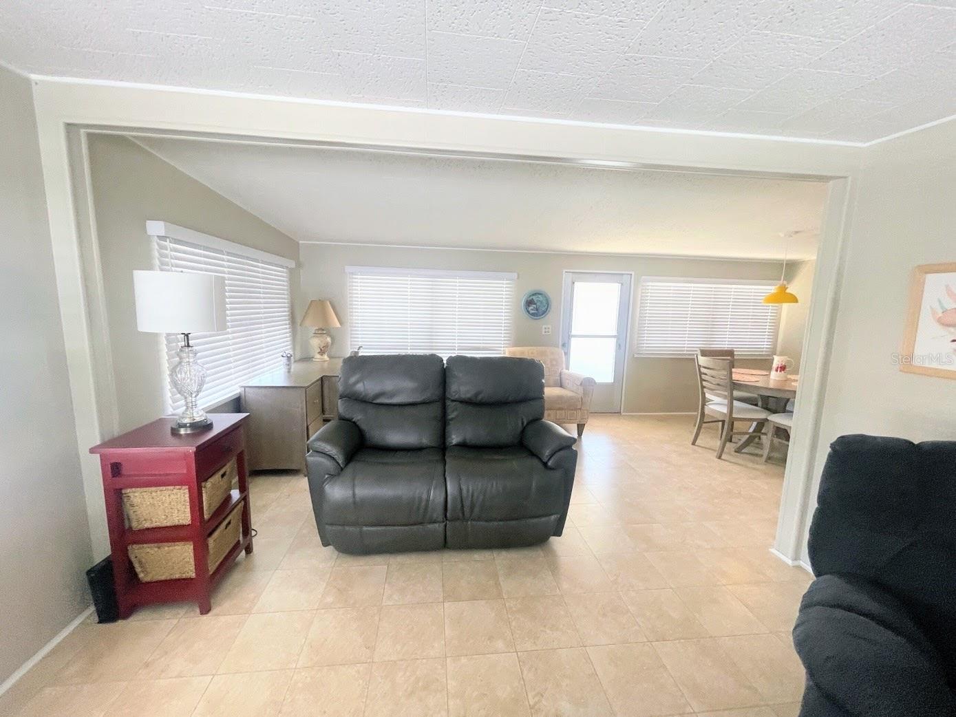 COUNTRY CLUB ESTATES - Residential
