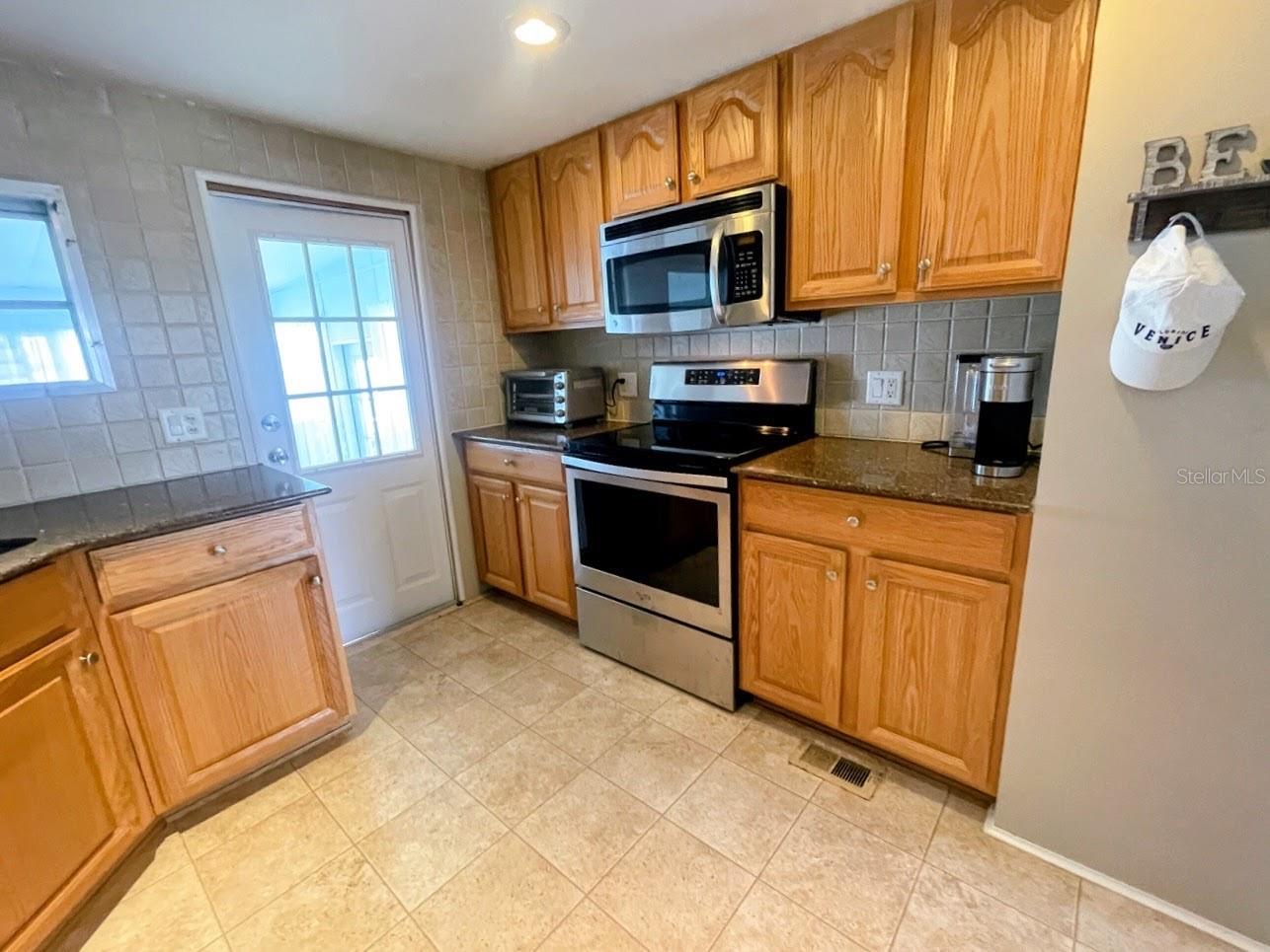 COUNTRY CLUB ESTATES - Residential