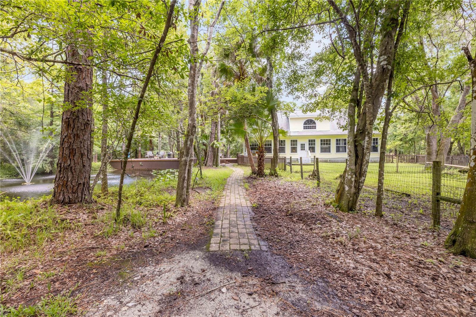HOWE & CURRIER - Residential