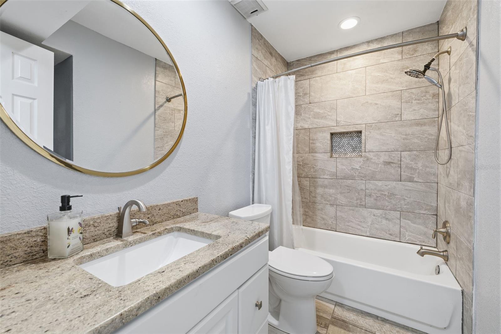 LOCH LOMOND ESTATES CONDO - Residential