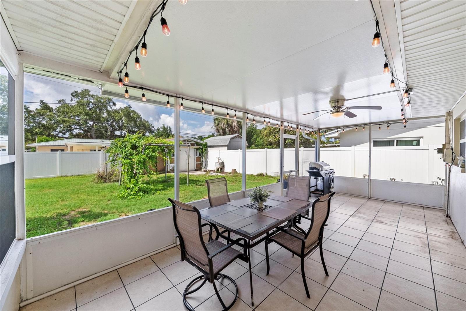 OAK LAKE ESTATES - Residential