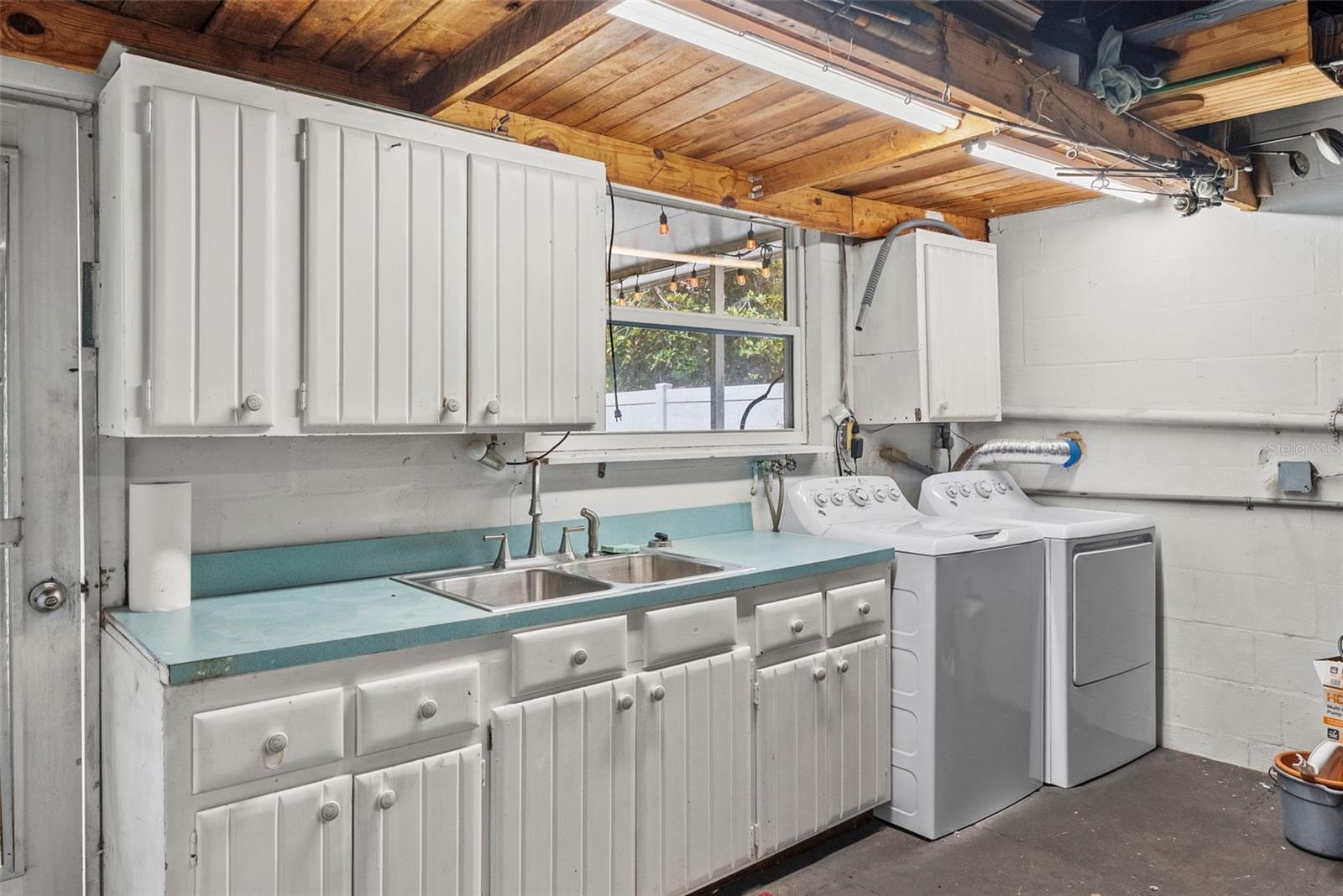 OAK LAKE ESTATES - Residential
