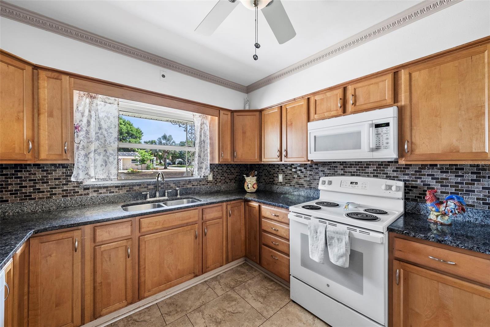 OAK LAKE ESTATES - Residential