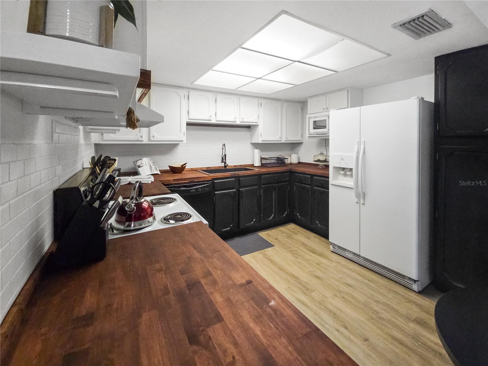 LAKES VILAGE WEST - Residential