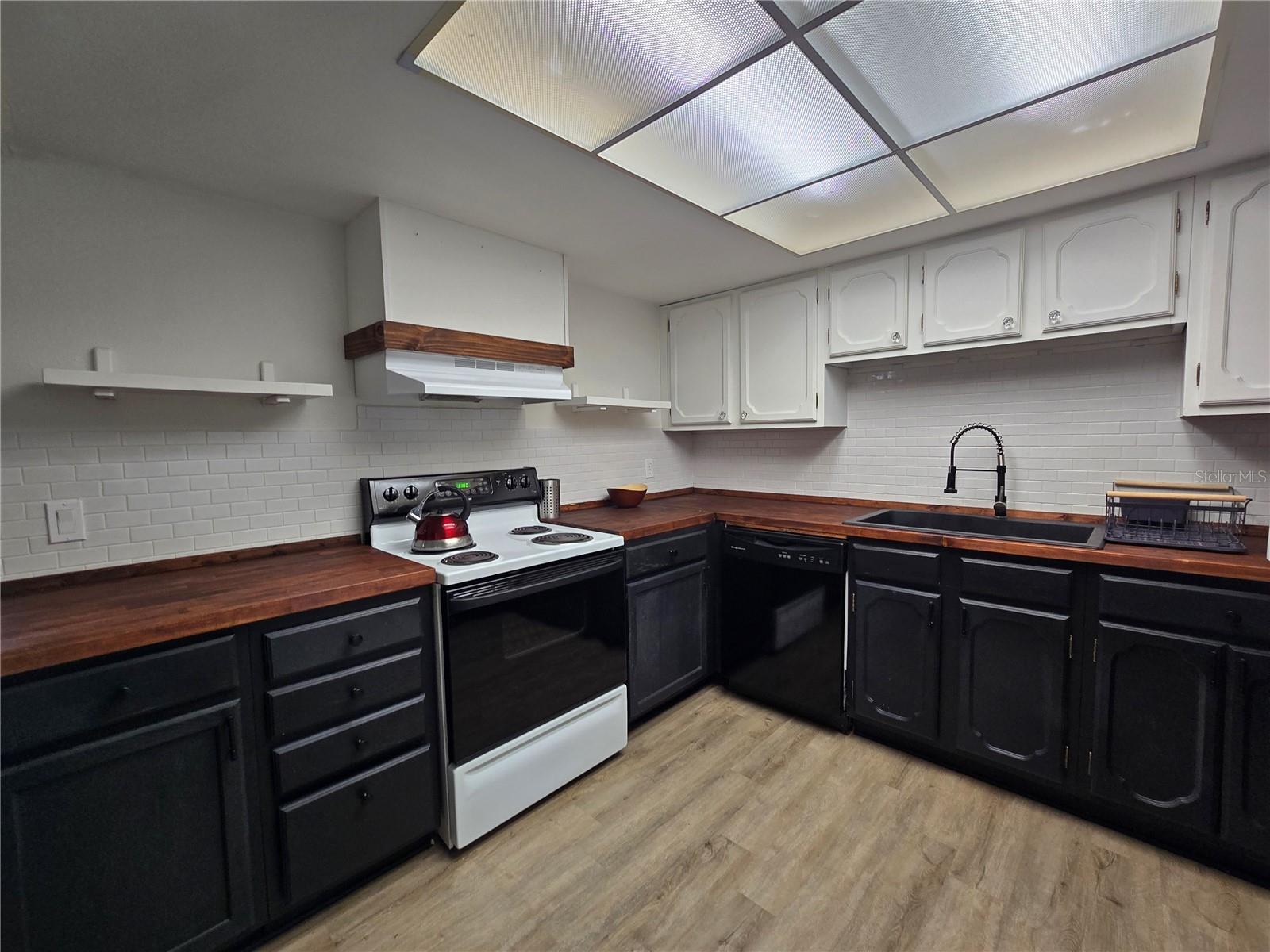 LAKES VILAGE WEST - Residential