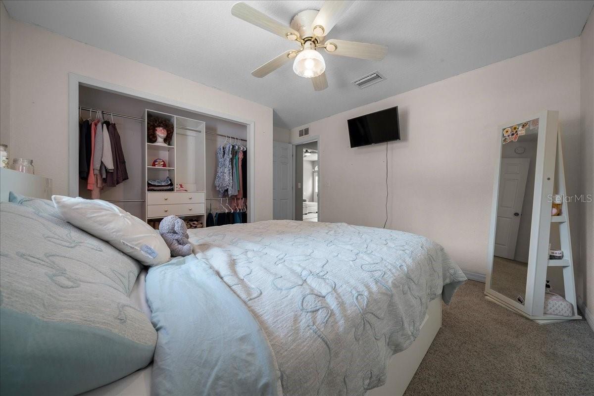 SILVER SPRINGS SHORES - Residential