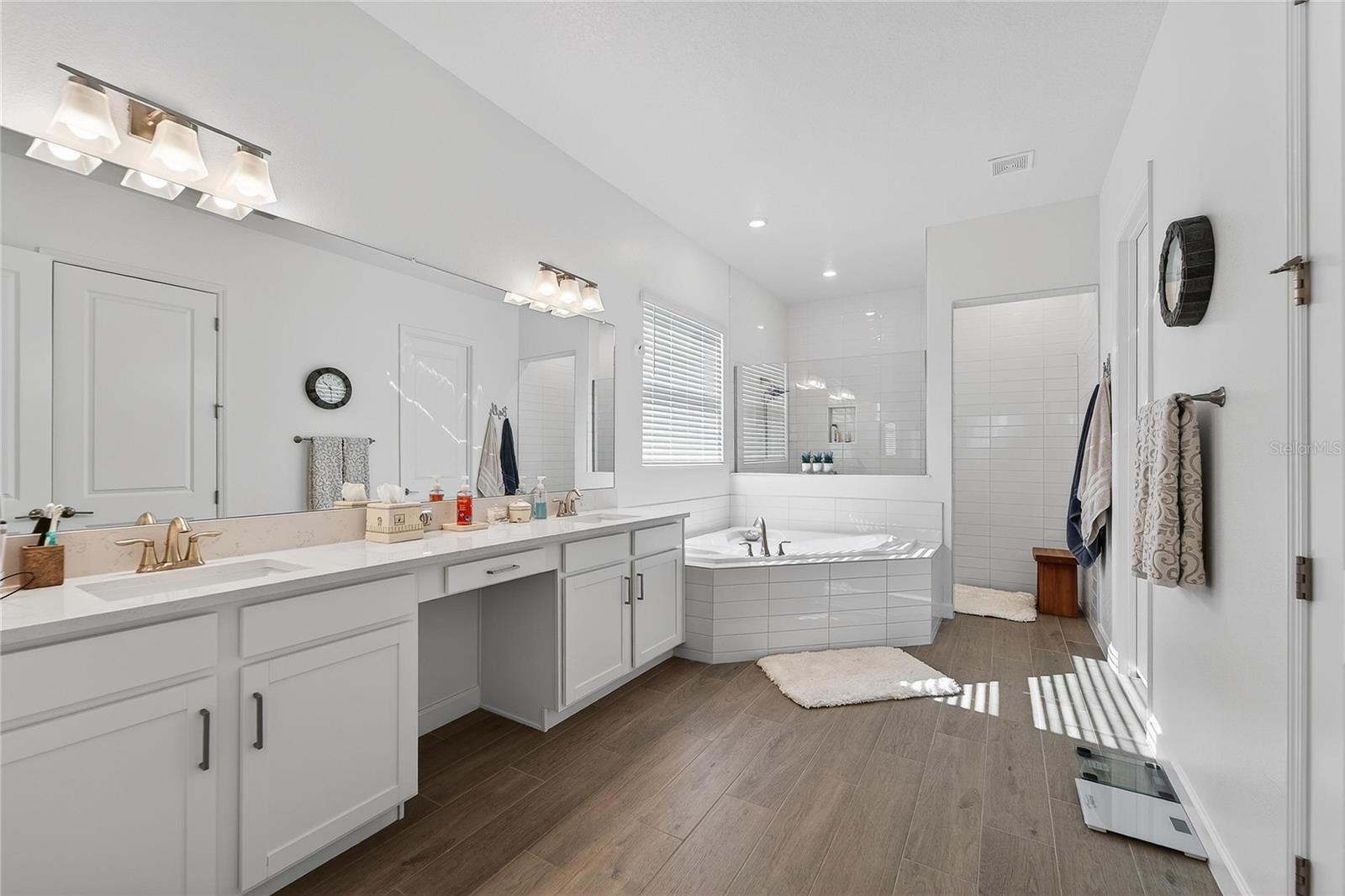 FOREST BROOKE ACTIVE ADULT PH - Residential Lease