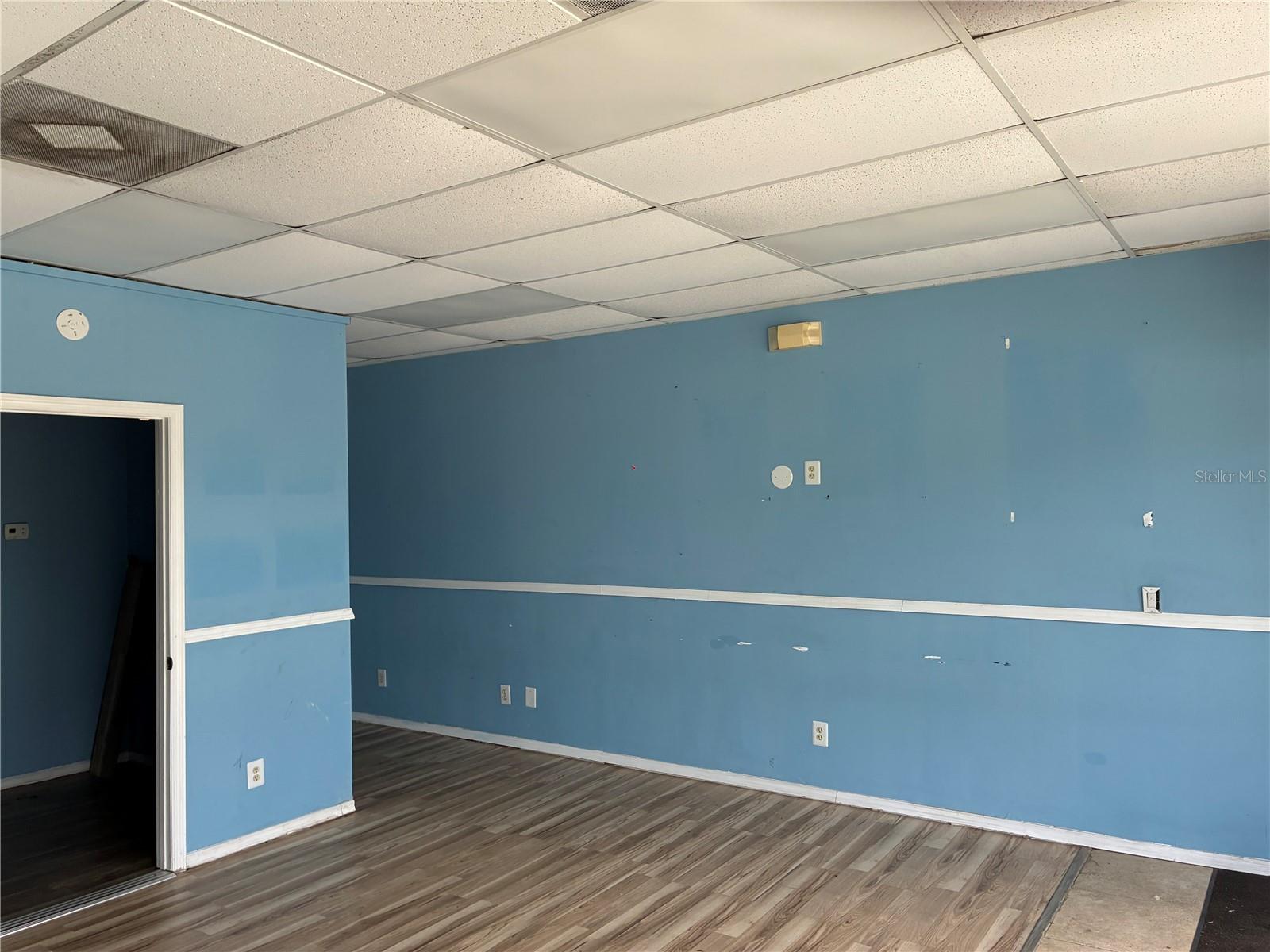 WOODHAVEN - Commercial Lease