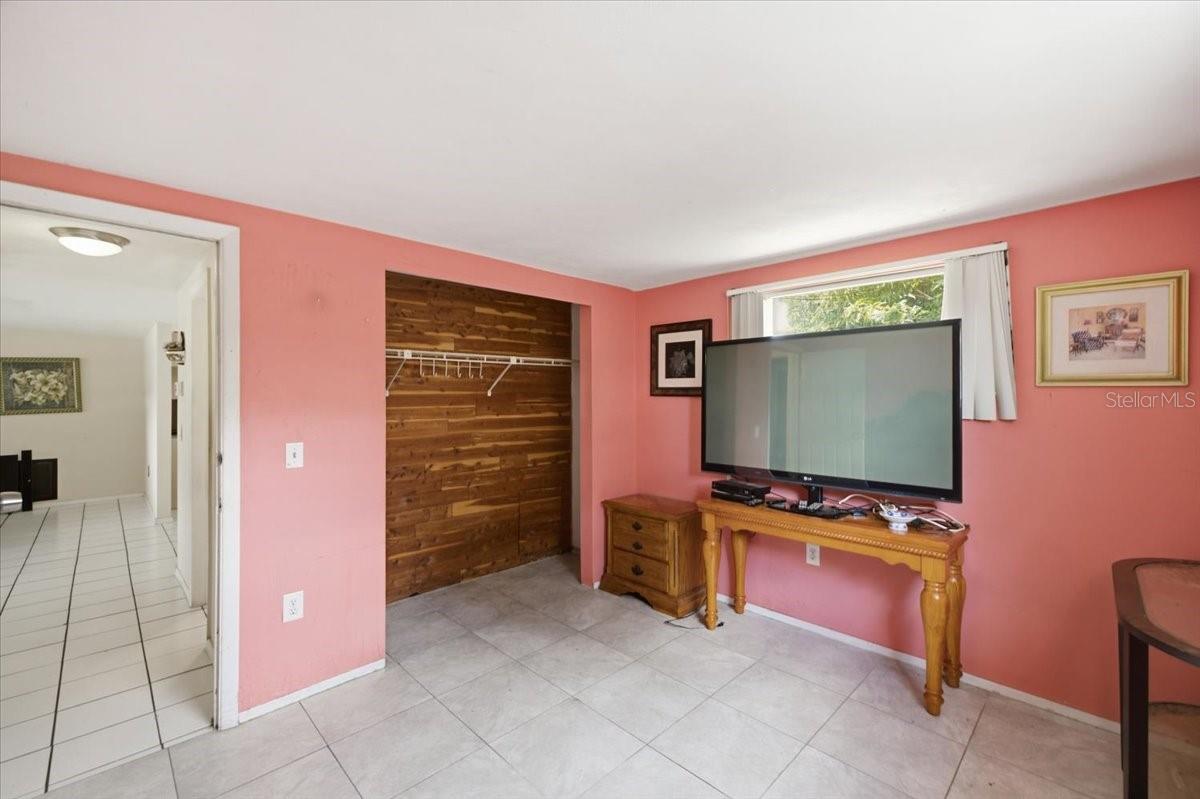 COLONIAL HILL - Residential