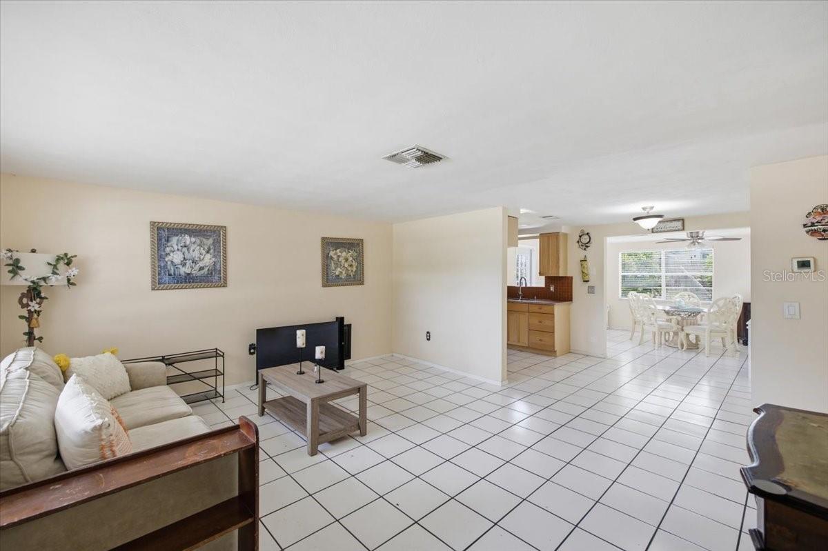 COLONIAL HILL - Residential