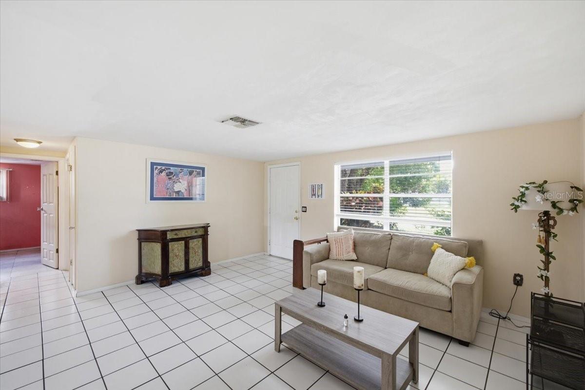 COLONIAL HILL - Residential