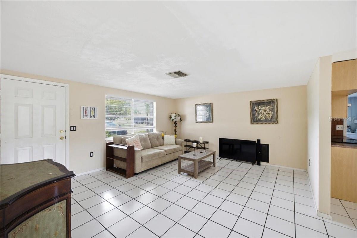 COLONIAL HILL - Residential