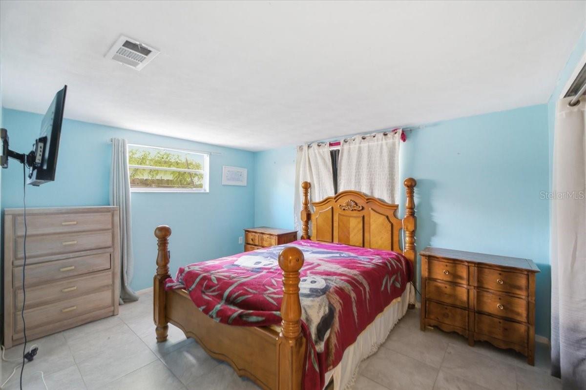 COLONIAL HILL - Residential