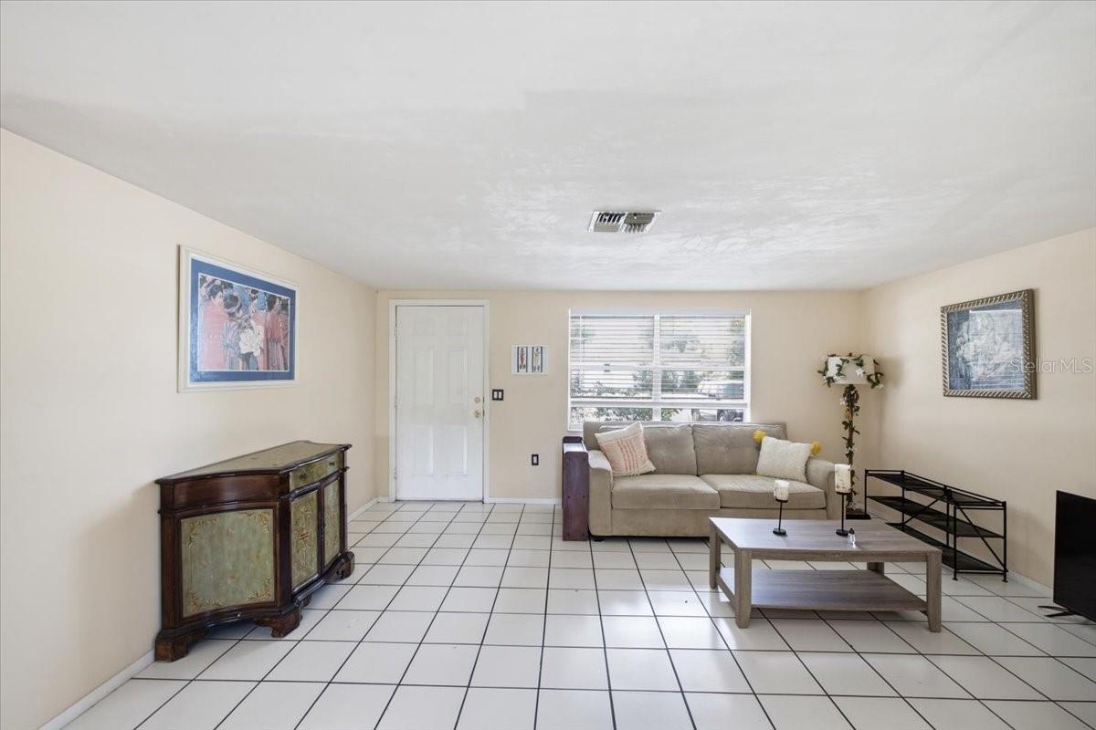 COLONIAL HILL - Residential