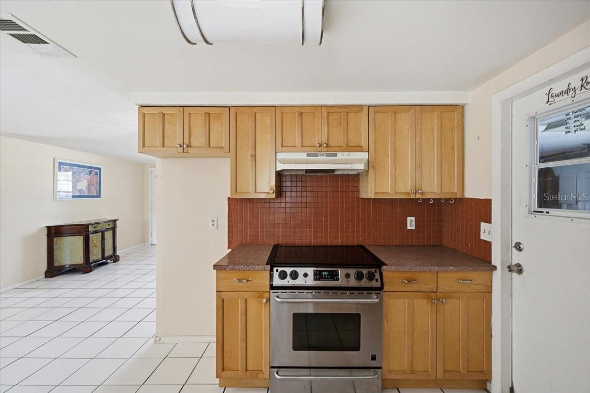 COLONIAL HILL - Residential