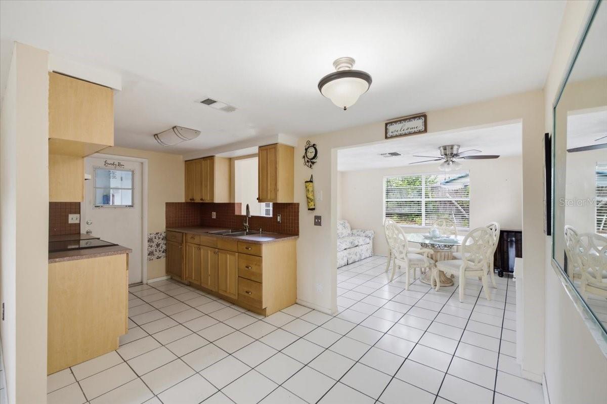 COLONIAL HILL - Residential
