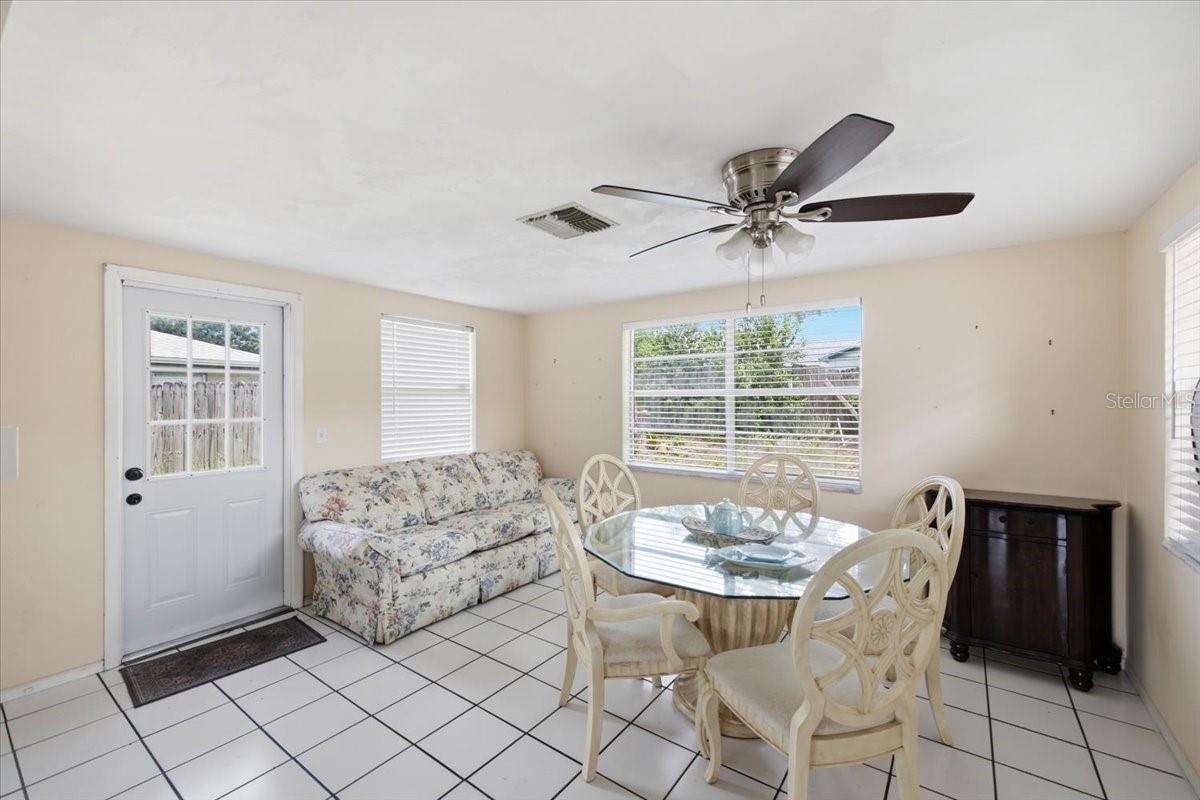 COLONIAL HILL - Residential