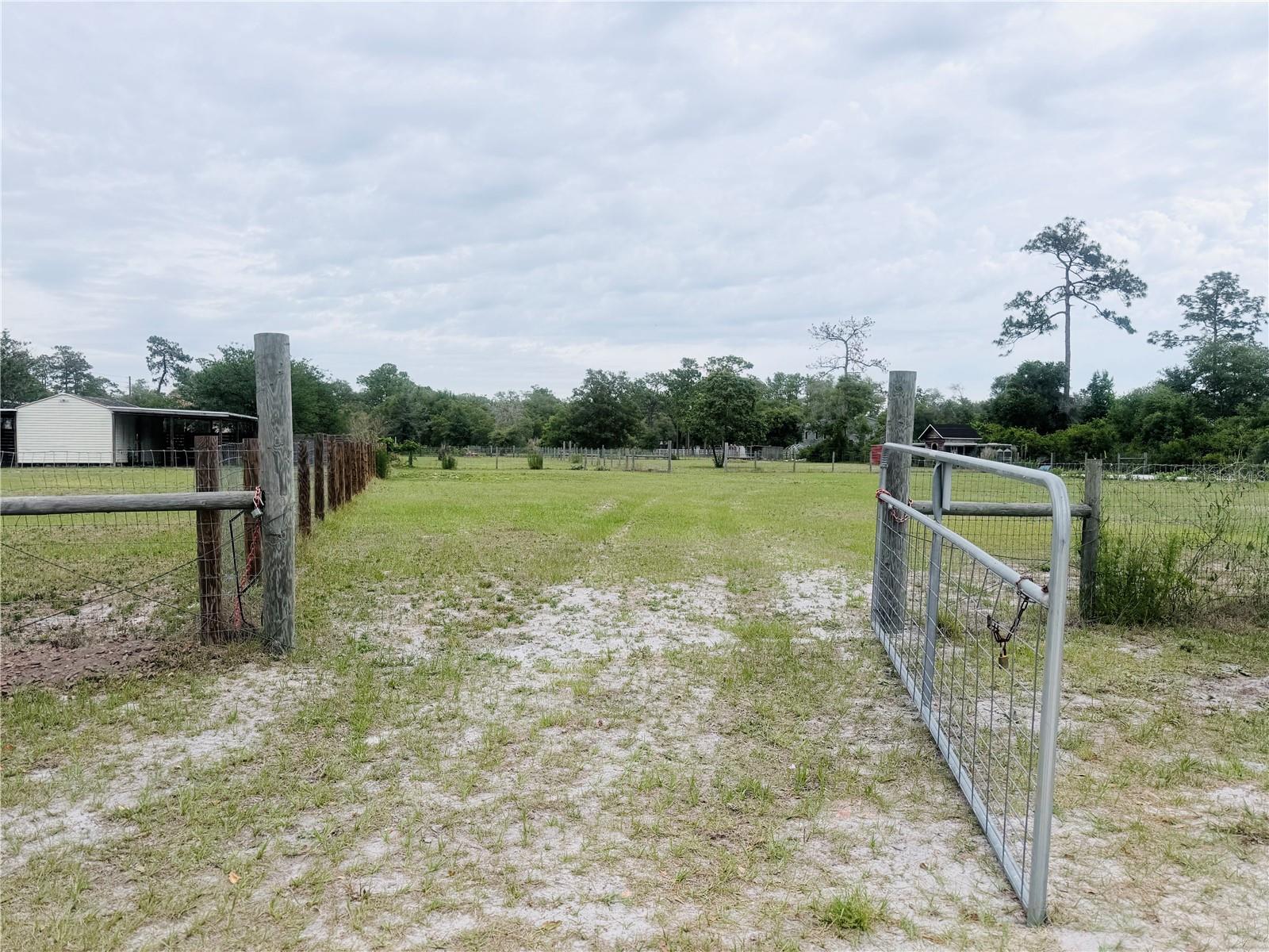 Beautiful, completely cleared and fenced lot ready for you to build your dream home!
Conveniently located in a desirable agricultural area, this property offers endless possibilities. Bring your farm animals and build your block, manufactured, or mobile home. The property features a 24x24 cement slab for added convenience and future potential.
Enjoy peaceful country living while still being just about 10 minutes from Walmart Supercenter, medical offices, restaurants, gas stations, and more. Don’t miss this amazing opportunity to own your piece of land!