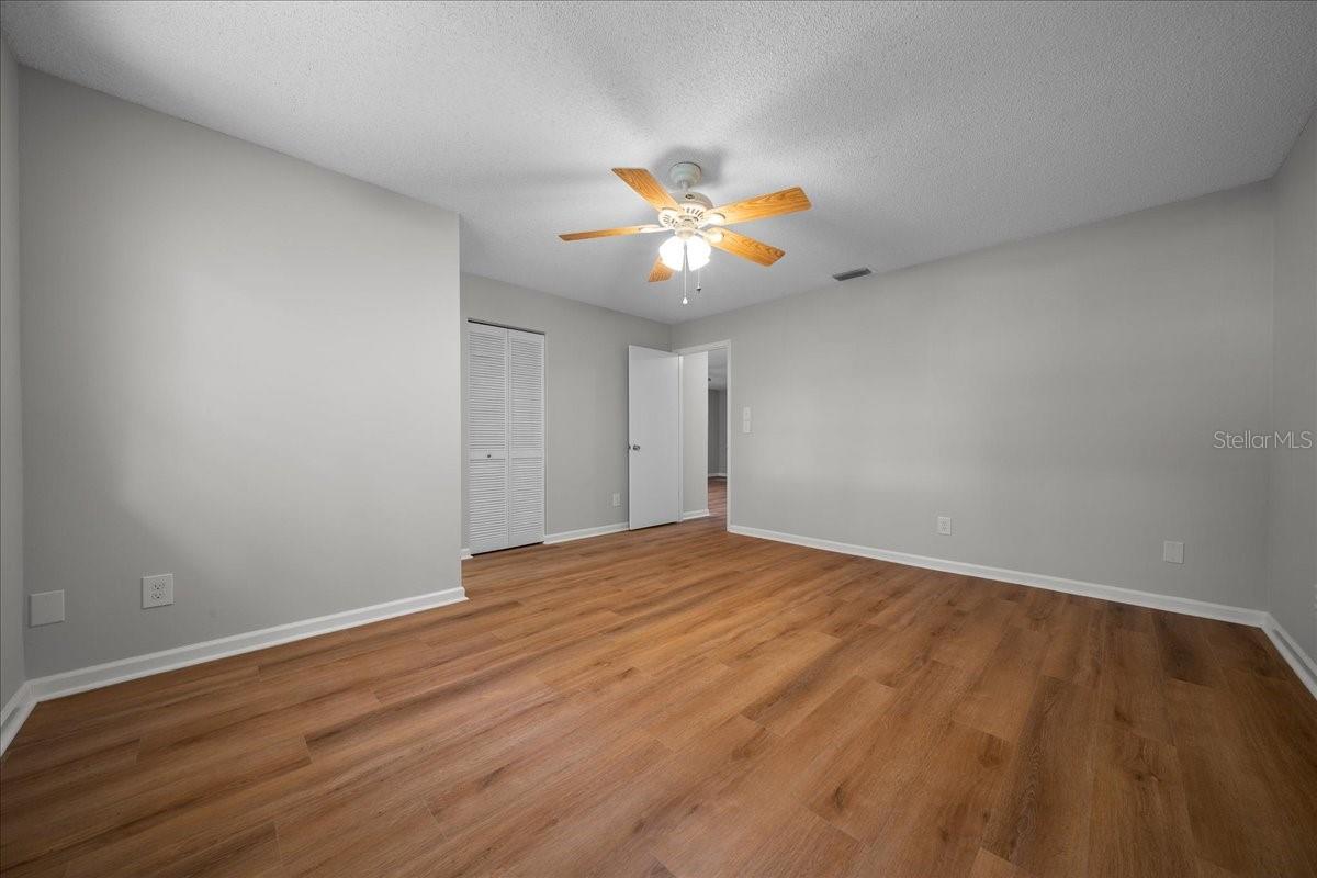 CIRCLE SQUARE WOODS - Residential