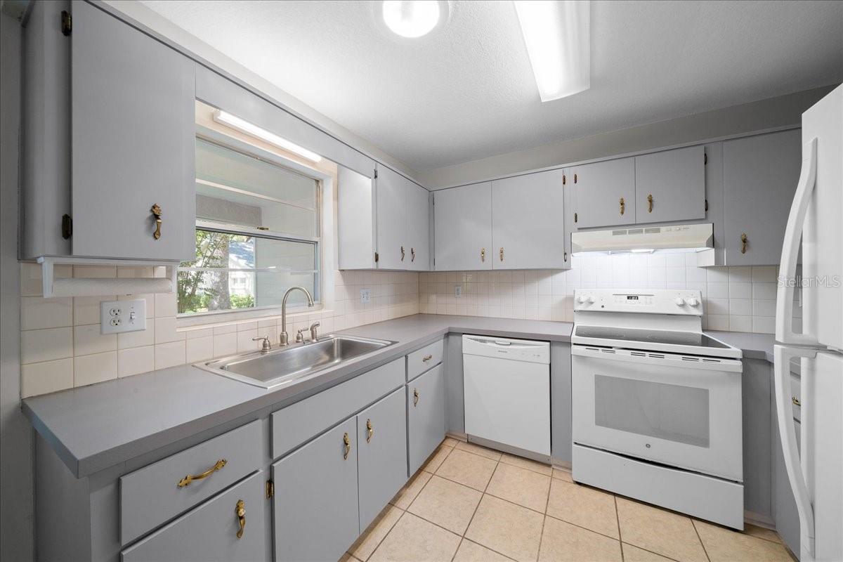 CIRCLE SQUARE WOODS - Residential