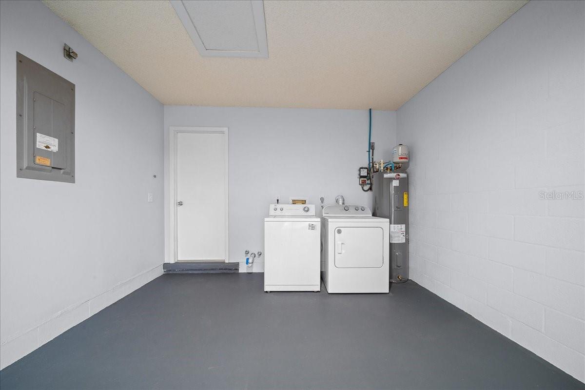 CIRCLE SQUARE WOODS - Residential