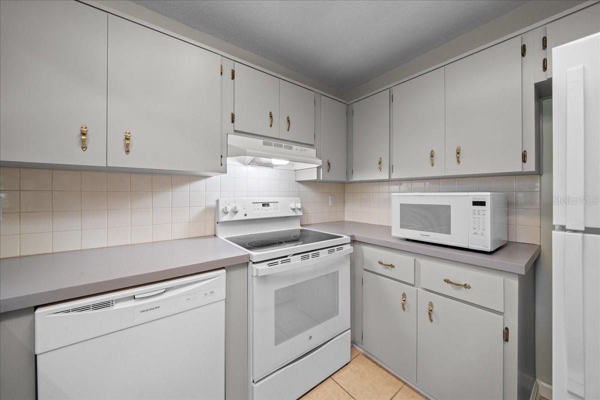 CIRCLE SQUARE WOODS - Residential