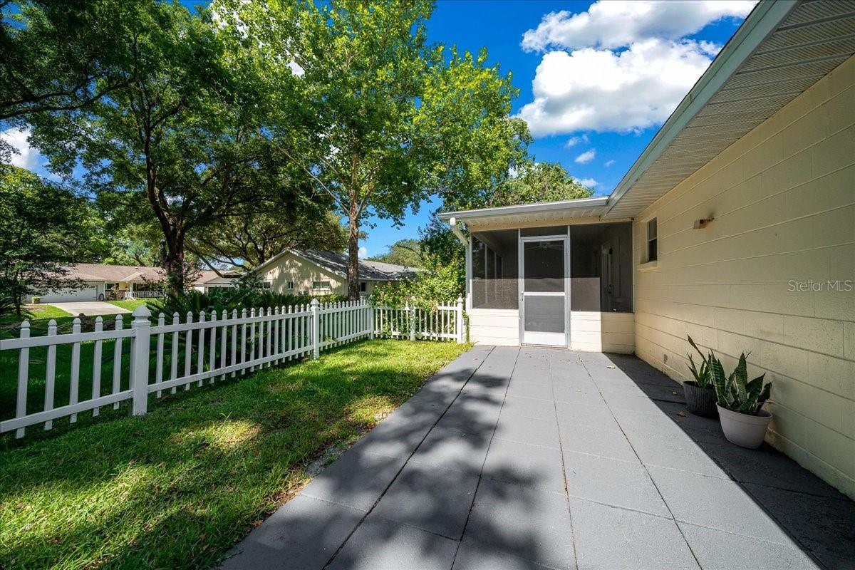 CIRCLE SQUARE WOODS - Residential