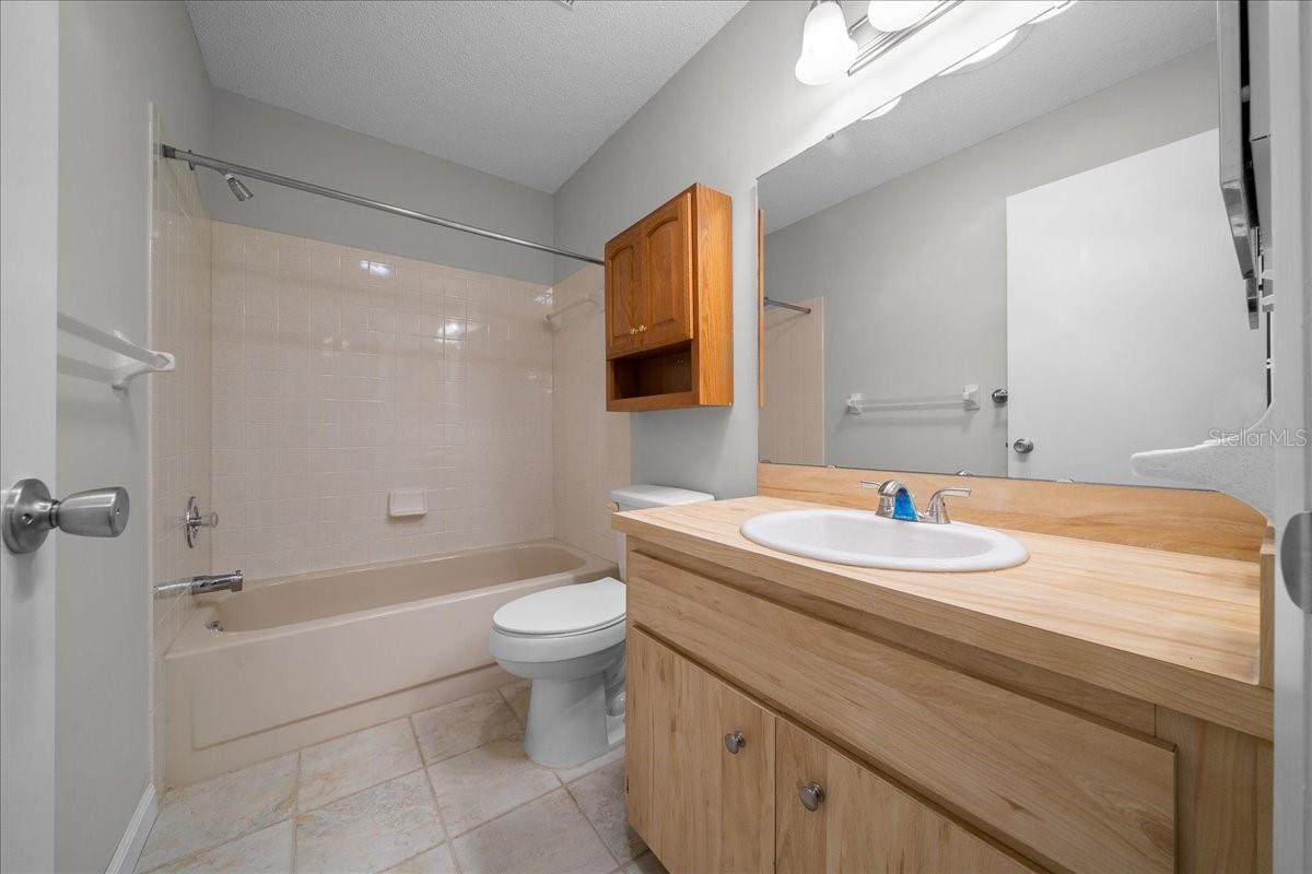 CIRCLE SQUARE WOODS - Residential