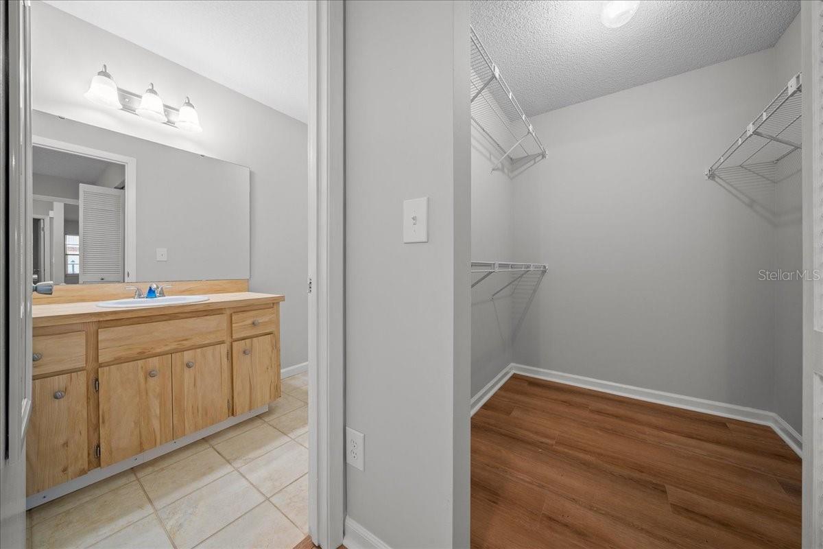 CIRCLE SQUARE WOODS - Residential
