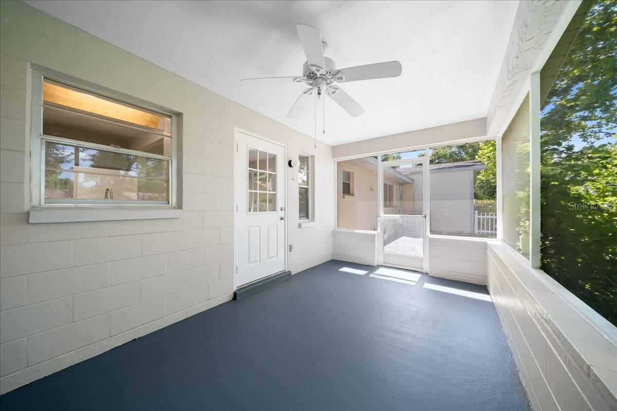 CIRCLE SQUARE WOODS - Residential
