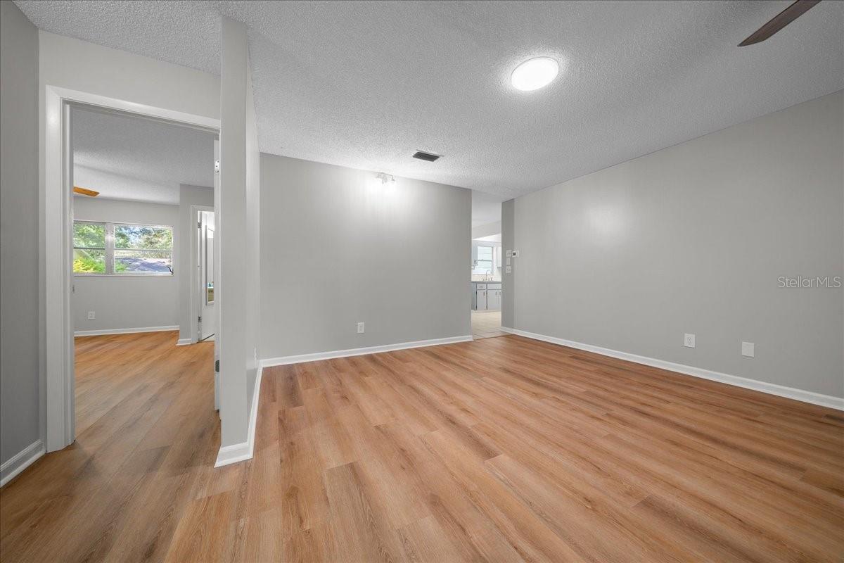 CIRCLE SQUARE WOODS - Residential