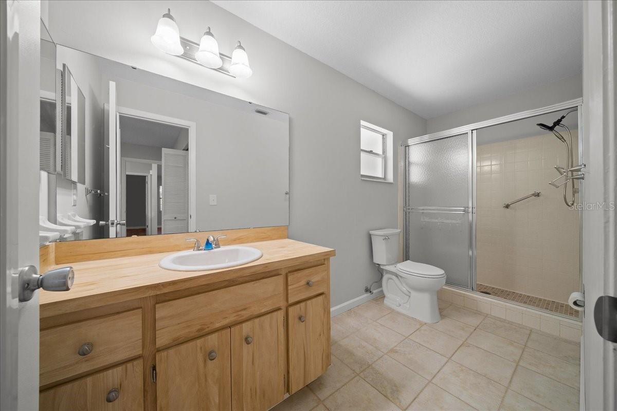 CIRCLE SQUARE WOODS - Residential