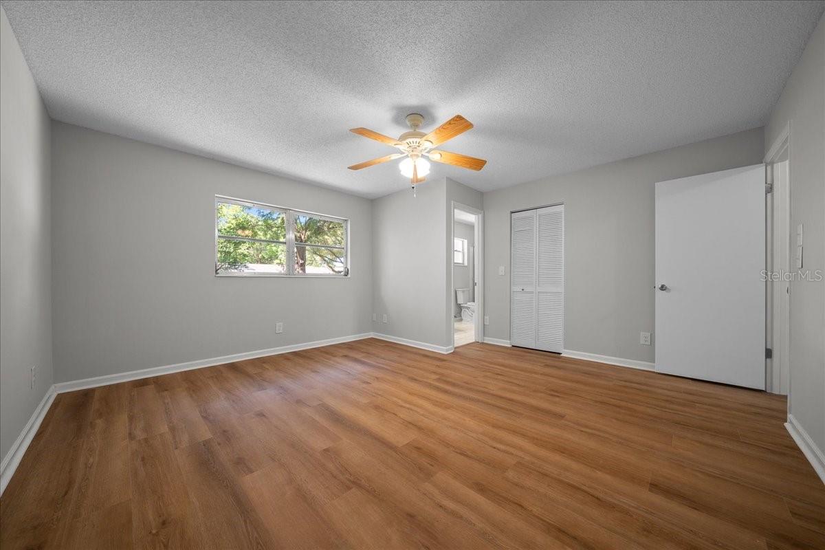 CIRCLE SQUARE WOODS - Residential