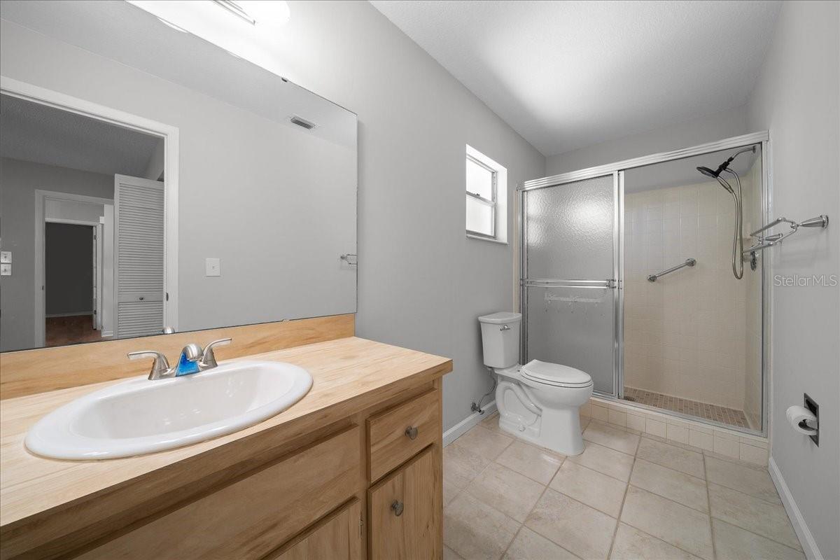 CIRCLE SQUARE WOODS - Residential