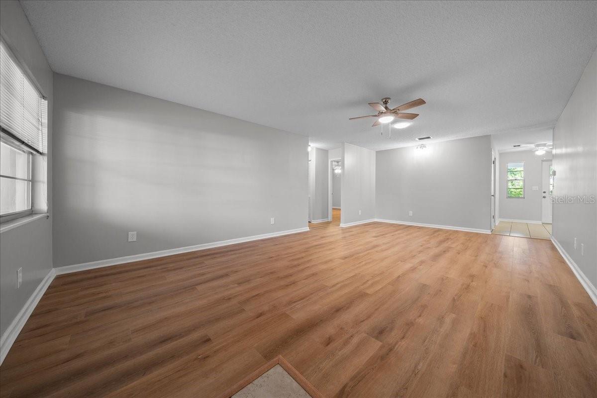 CIRCLE SQUARE WOODS - Residential