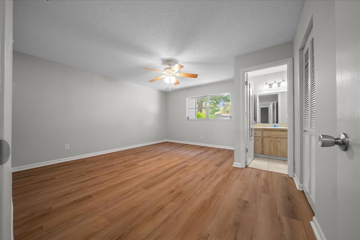 CIRCLE SQUARE WOODS - Residential