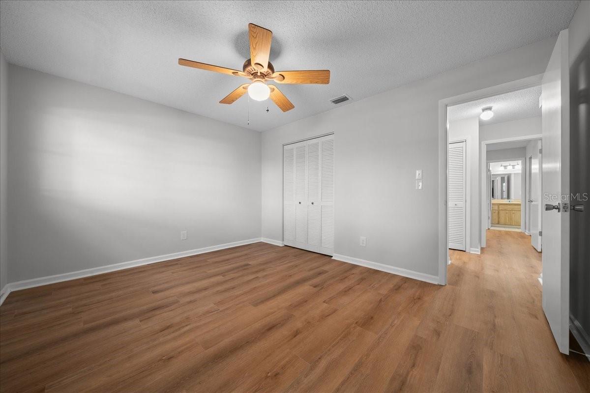 CIRCLE SQUARE WOODS - Residential