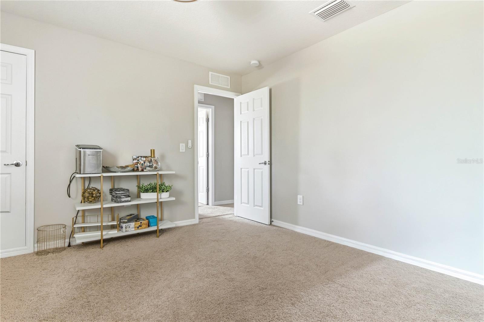 SOUTH FORK TR O PH 1 - Residential Lease