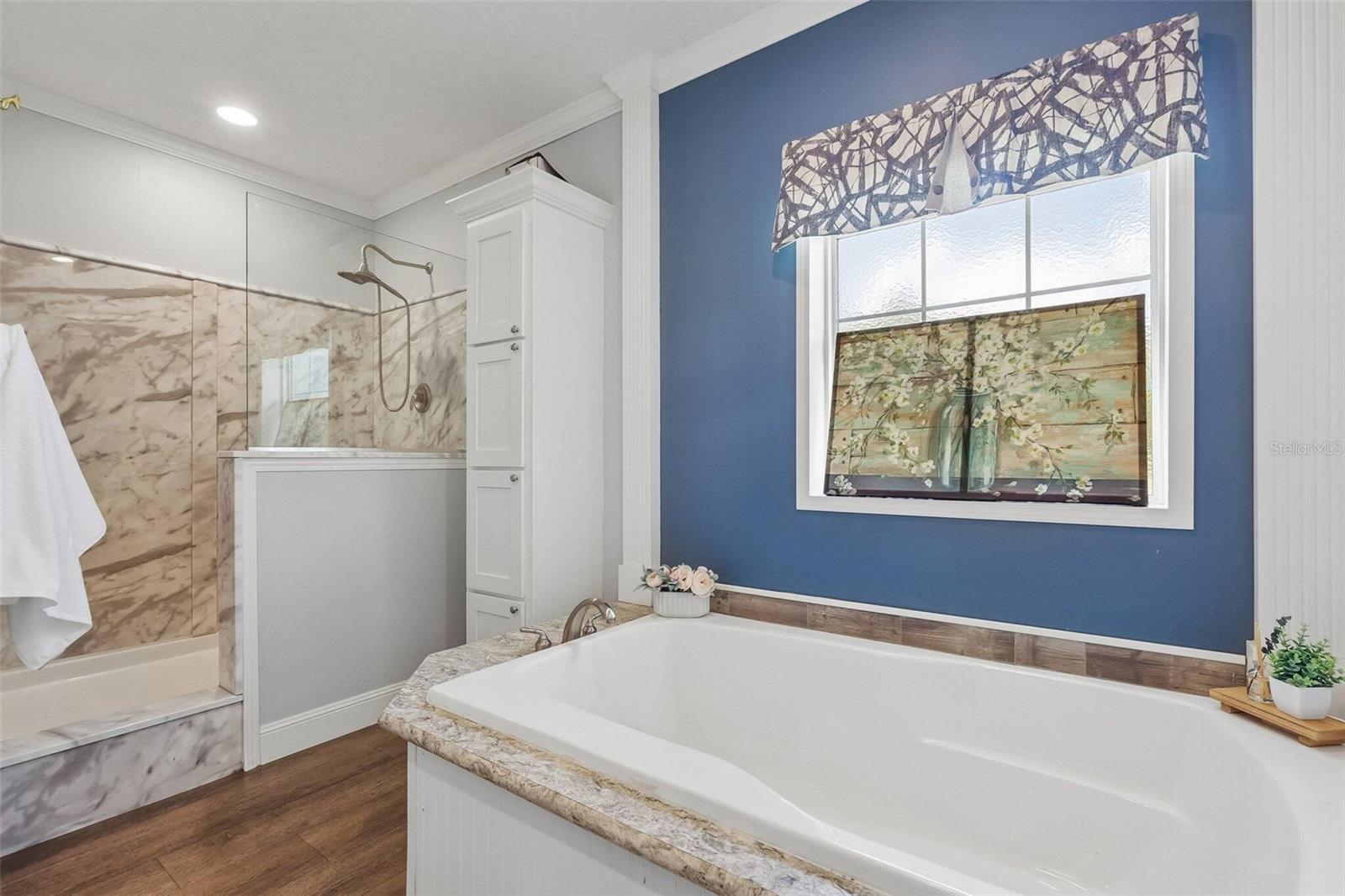 LAKELAND ACRES - Residential