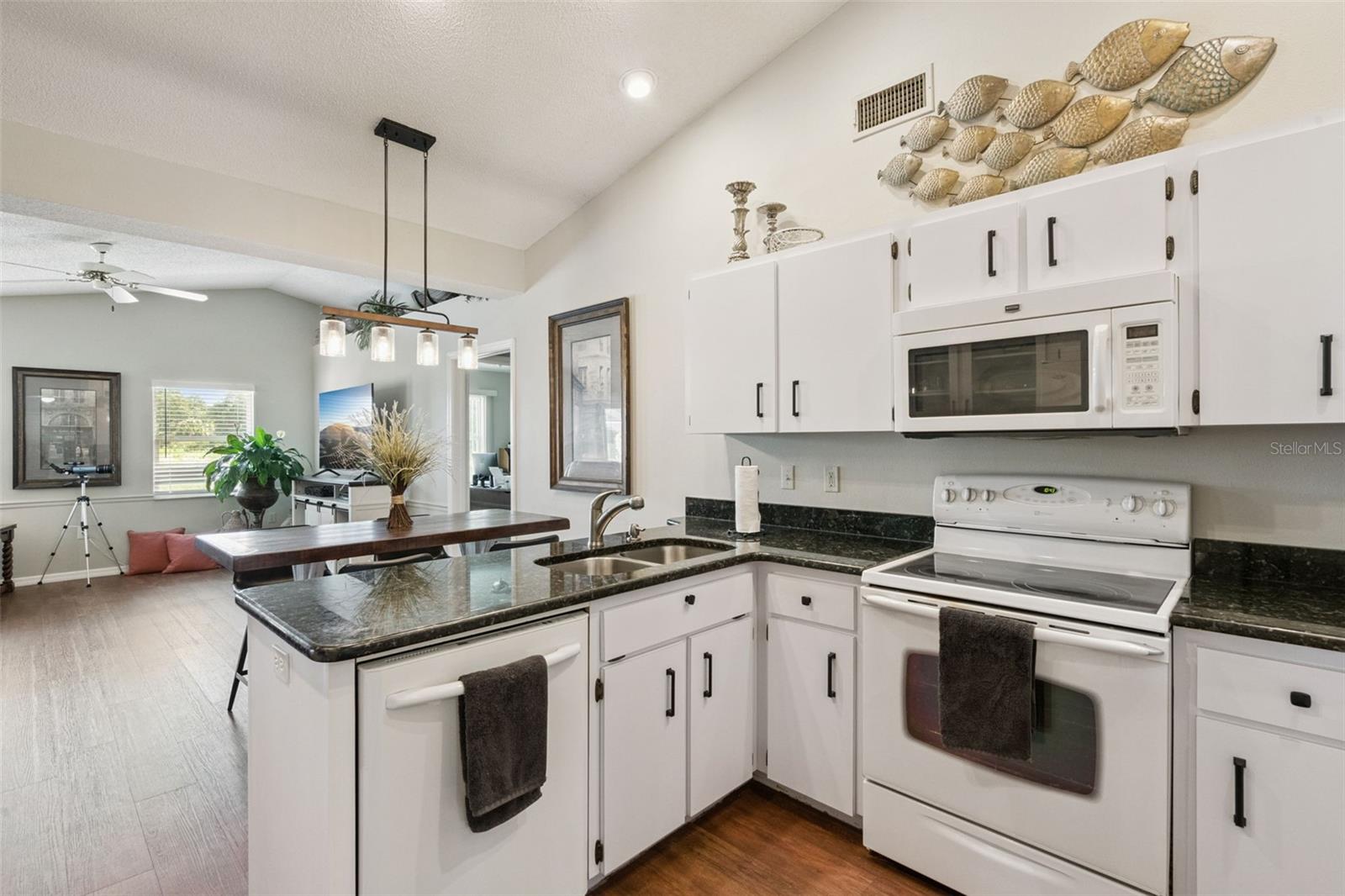COUNTRY OAKS ESTATES - Residential