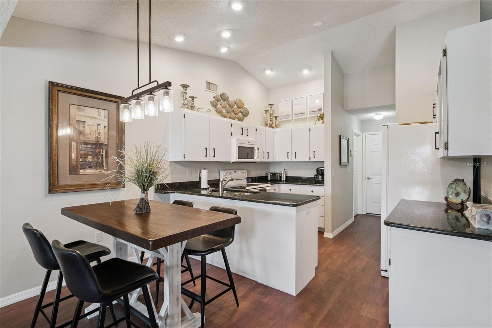COUNTRY OAKS ESTATES - Residential