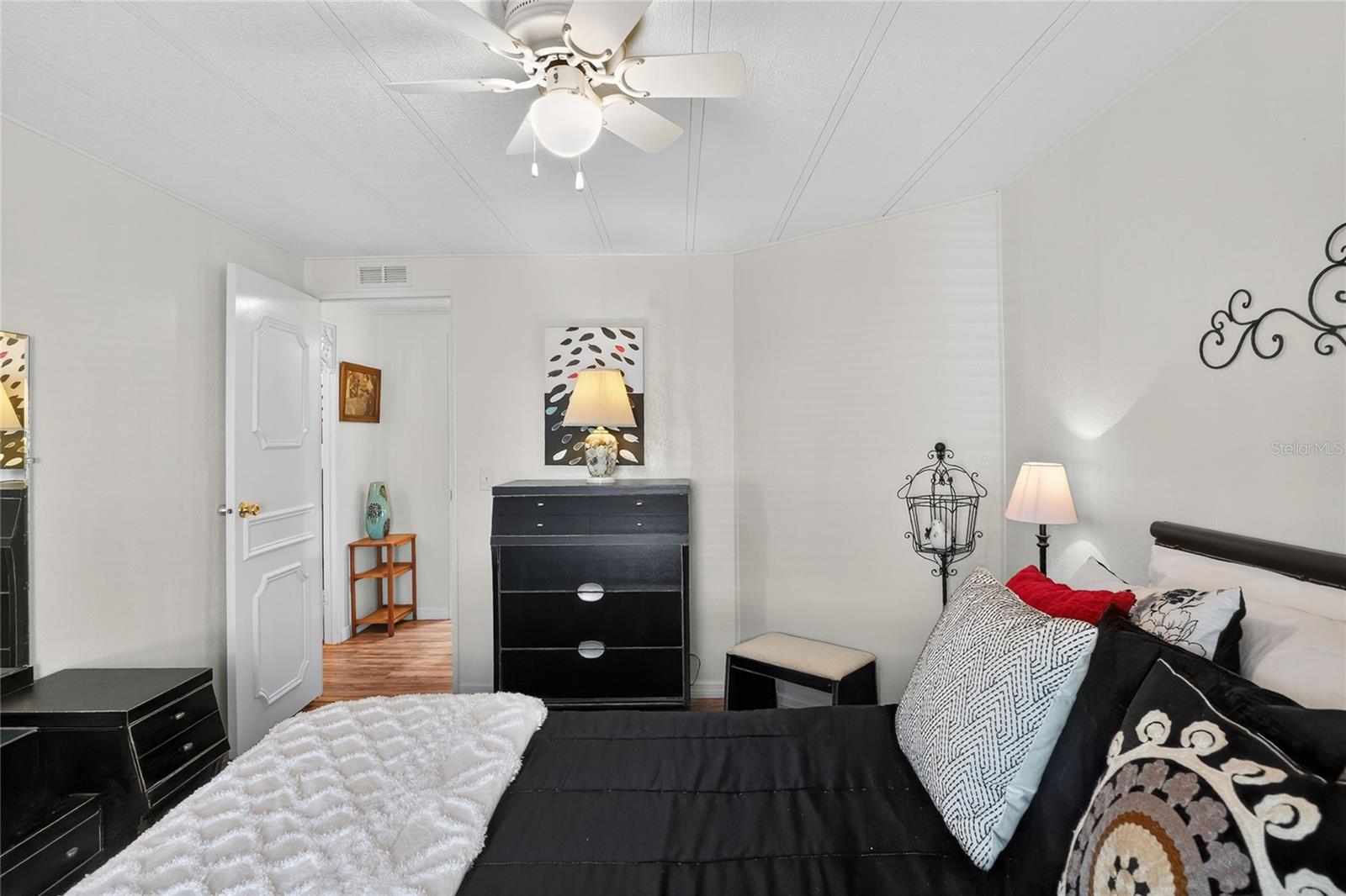 FLORAL LAKES - Residential